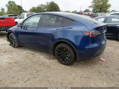 7SAYGDEE8PF637470 — 2023 Tesla Model Y, foto 3 de IAAI, Parte delantera