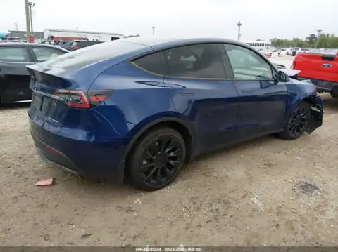 7SAYGDEE8PF637470 — 2023 Tesla Model Y, foto 4 de IAAI, Parte delantera