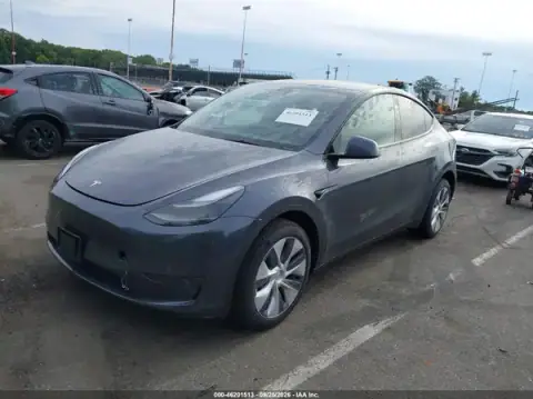 7SAYGDEE8PA203241 — 2023 Tesla Model Y, ფოტო 2, IAAI, დატბორვა