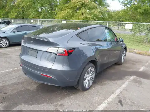 7SAYGDEE8PA203241 — 2023 Tesla Model Y, ფოტო 4, IAAI, დატბორვა