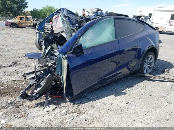 7SAYGDEE6PA103333 — 2023 Tesla Model Y, zdjęcie 2 z IAAI, Przód i tył