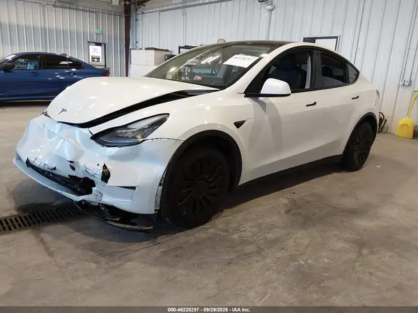 7SAYGDEE3PF615053 — 2023 Tesla Model Y, фото 2 с аукциона IAAI, Передняя часть