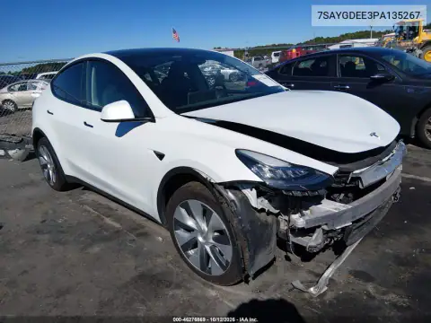 7SAYGDEE3PA135267 — 2023 Tesla Model Y, წინა ნაწილი, ფოტოები შეკეთებამდე