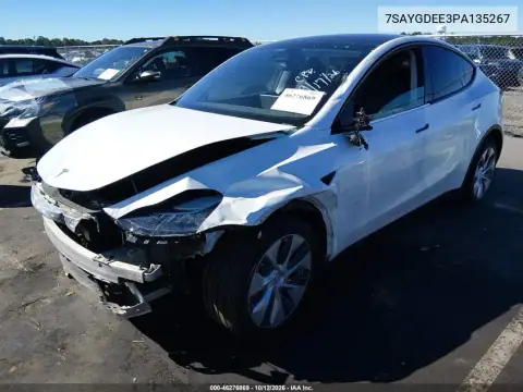 7SAYGDEE3PA135267 — 2023 Tesla Model Y, foto 2 de IAAI 29.10.2026, Parte delantera