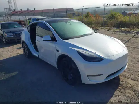 7SAYGDEF0PF790319 — 2023 Tesla Model Y, Передня частина справа, фото до ремонту