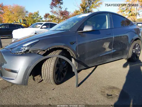 7SAYGDEF5PF785830 — 2023 Tesla Model Y, фото 2 з IAAI, Передня частина справа