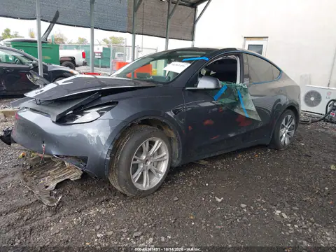 7SAYGDED7PF956074 — 2023 Tesla Model Y, ფოტო 2, IAAI, წინა მარჯვენა ნაწილი