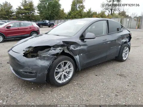 7SAYGDEEXPF929136 — 2023 Tesla Model Y, фото 2 с аукциона IAAI, передняя часть слева