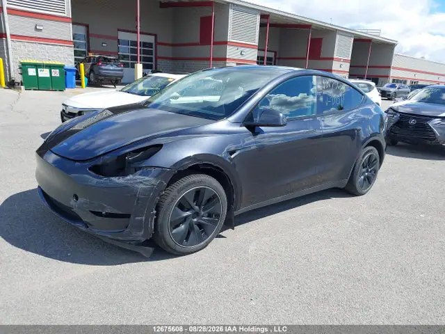 7SAYGDEE0RF212571 — 2024 Tesla Model Y, zdjęcie 2 z IAAI 16.10.2026, Przód