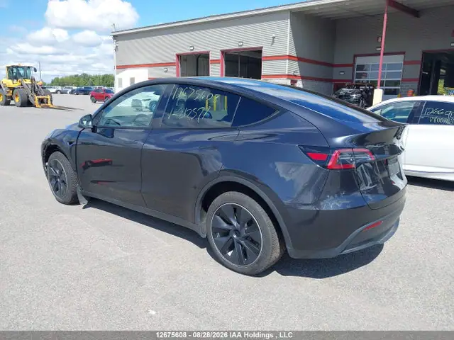 7SAYGDEE0RF212571 — 2024 Tesla Model Y, zdjęcie 3 z IAAI 16.10.2026, Przód