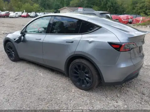 7SAYGDEE2RA328416 — 2024 Tesla Model Y, photo 3 from IAAI 22.09.2026, Left side