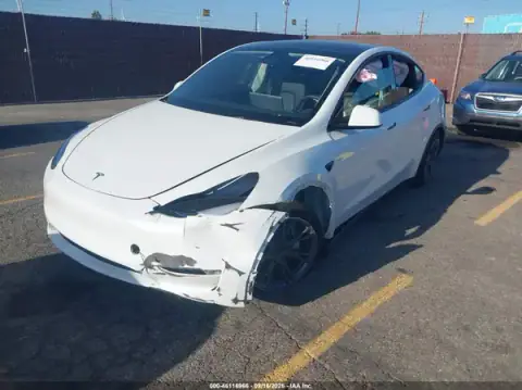 7SAYGDEE2RF152048 — 2024 Tesla Model Y, foto 2 de IAAI, Lado izquierdo
