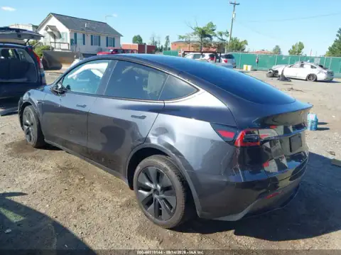 7SAYGDEE1RA308304 — 2024 Tesla Model Y, ფოტო 3, IAAI 23.10.2026, წინა მარცხენა ნაწილი