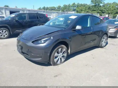 7SAYGDEDXRF095881 — 2024 Tesla Model Y, zdjęcie 2 z IAAI, Przód