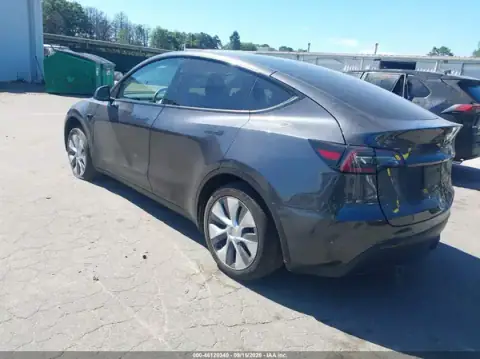 7SAYGDEDXRF095881 — 2024 Tesla Model Y, zdjęcie 3 z IAAI, Przód