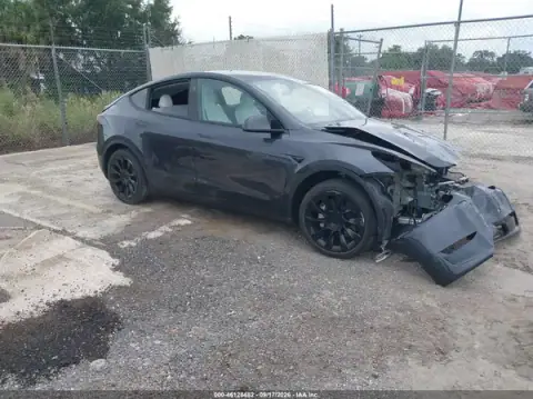 7SAYGDED3RA299063 — 2024 Tesla Model Y, Przód (Front End), zdjęć przed naprawą