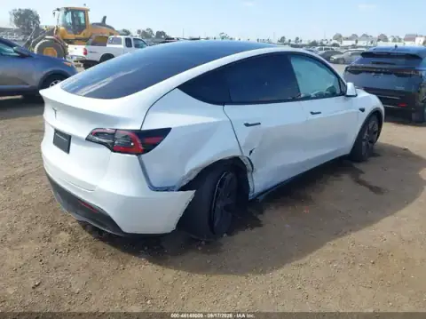 7SAYGDED1RF168894 — 2024 Tesla Model Y, photo 4 from IAAI 22.10.2026, Rear end