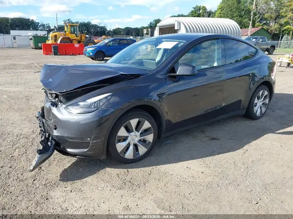 7SAYGDEE2RF032122 — 2024 Tesla Model Y, фото 2 с аукциона IAAI, Передняя часть