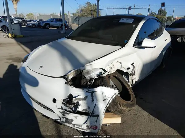 7SAYGDED7RF126097 — 2024 Tesla Model Y, фото 2 с аукциона IAAI, Левый бок