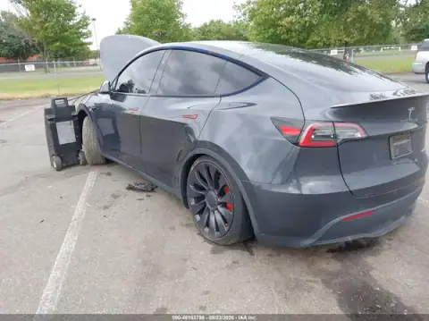 7SAYGDEF4RA277719 — 2024 Tesla Model Y, photo 3 from IAAI, Right rear