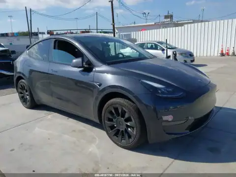7SAYGDED6RF057726 Tesla Model Y 2024 — повреждение левый бок, фото до ремонта