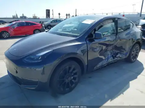 7SAYGDED6RF057726 — 2024 Tesla Model Y, zdjęcie 2 z IAAI, Lewy bok