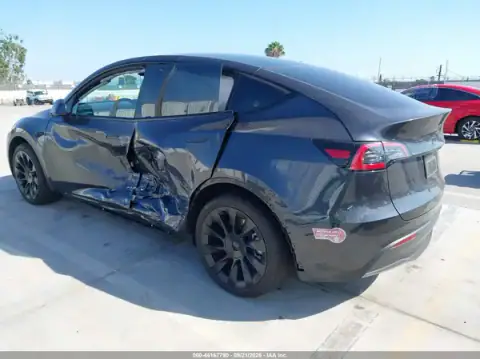 7SAYGDED6RF057726 — 2024 Tesla Model Y, zdjęcie 3 z IAAI, Lewy bok