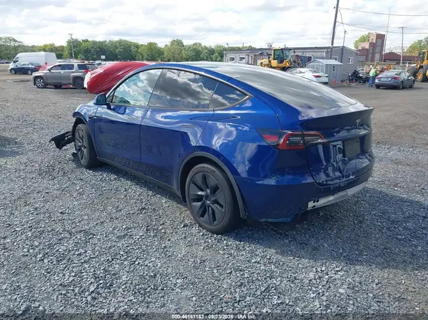 7SAYGDEE4RA295046 — 2024 Tesla Model Y, zdjęcie 3 z IAAI 14.10.2026, Przód i tył