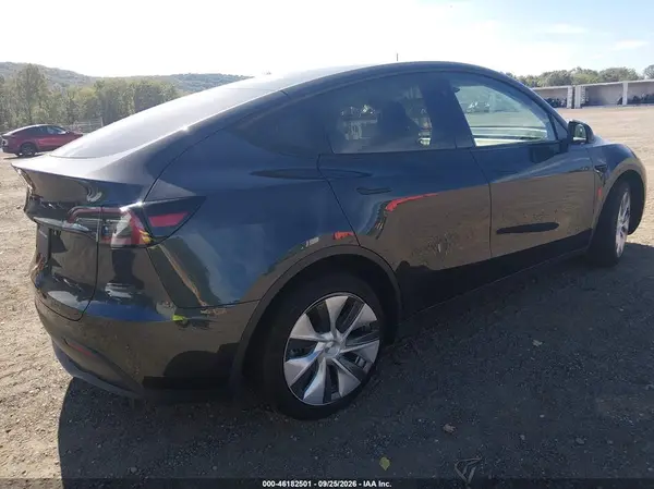 7SAYGDED0RF091709 — 2024 Tesla Model Y, фото 4 с аукциона IAAI, Подтопление