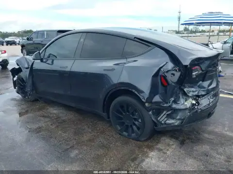 7SAYGDEE9RA250863 — 2024 Tesla Model Y, фото 3 з IAAI, Лівий бік
