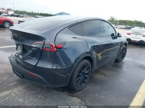 7SAYGDEE9RA250863 — 2024 Tesla Model Y, фото 4 з IAAI, Лівий бік