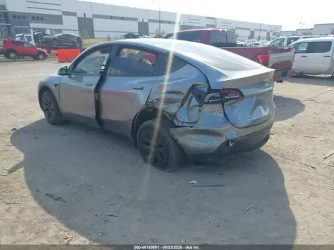 7SAYGDED7RA335353 — 2024 Tesla Model Y, photo 3 from IAAI, Rear end