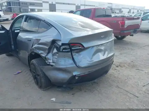 7SAYGDED7RA335353 — 2024 Tesla Model Y, ფოტო 6, IAAI, უკანა ნაწილი