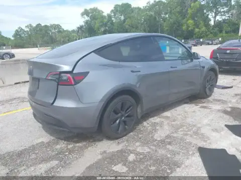 7SAYGDED5RF196942 — 2024 Tesla Model Y, фото 4 з IAAI, Правий бік