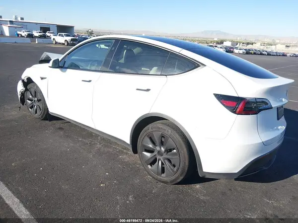 7SAYGAEE0RF203884 — 2024 Tesla Model Y, zdjęcie 3 z IAAI, Przód