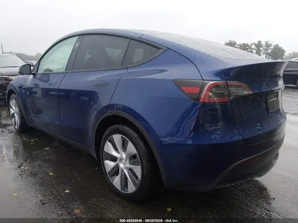 7SAYGDEE2RF031861 — 2024 Tesla Model Y, photo 3 from IAAI, Flood