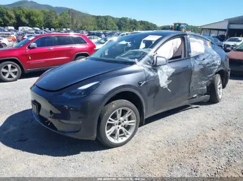 7SAYGDEE3RA279629 — 2024 Tesla Model Y, ფოტო 2, IAAI, მარცხენა და მარჯვენა მხარე