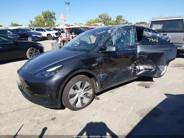 7SAYGDEE7RF991807 — 2024 Tesla Model Y, фото 2 с аукциона IAAI, Левый бок