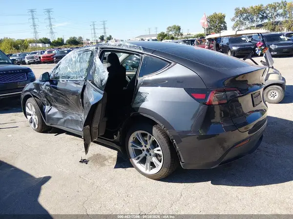 7SAYGDEE7RF991807 — 2024 Tesla Model Y, фото 3 с аукциона IAAI, Левый бок