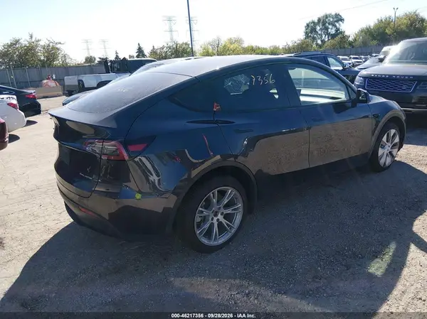 7SAYGDEE7RF991807 — 2024 Tesla Model Y, фото 4 с аукциона IAAI, Левый бок