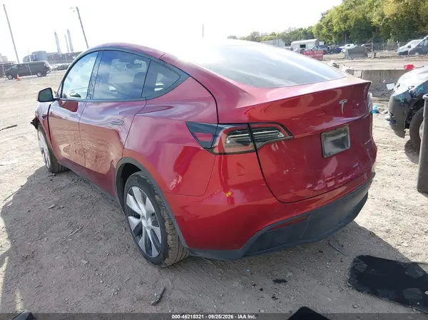 7SAYGDEE7RF045383 — 2024 Tesla Model Y, фото 3 с аукциона IAAI, Передняя часть