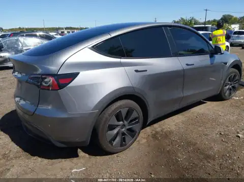 7SAYGDED8SF254550 — 2025 Tesla Model Y, zdjęcie 4 z IAAI, Lewy bok