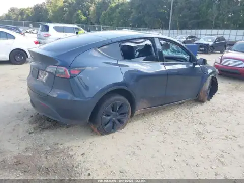 7SAYGDED5SA353937 — 2025 Tesla Model Y, zdjęcie 4 z IAAI, Przód