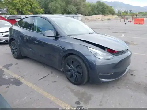 7SAYGDED1SA377037 — 2025 Tesla Model Y, წინა მარცხენა ნაწილი (Left Front), ფოტოები შეკეთებამდე