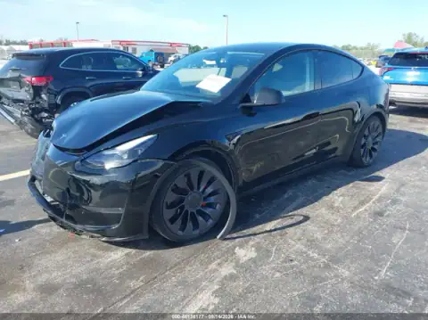 7SAYGDEF3SA373606 — 2025 Tesla Model Y, ფოტო 2, IAAI, დაზიანება ყველა მხრიდან
