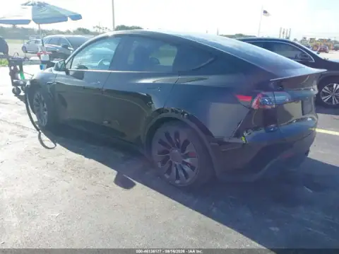 7SAYGDEF3SA373606 — 2025 Tesla Model Y, ფოტო 3, IAAI, დაზიანება ყველა მხრიდან