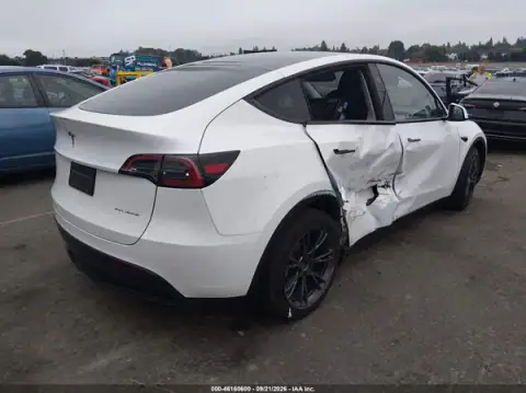 7SAYGDEE2SF251216 — 2025 Tesla Model Y, фото 4 з IAAI, Правий бік