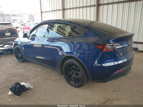 7SAYGDEE3SF237650 — 2025 Tesla Model Y, фото 3 с аукциона IAAI, Правый бок
