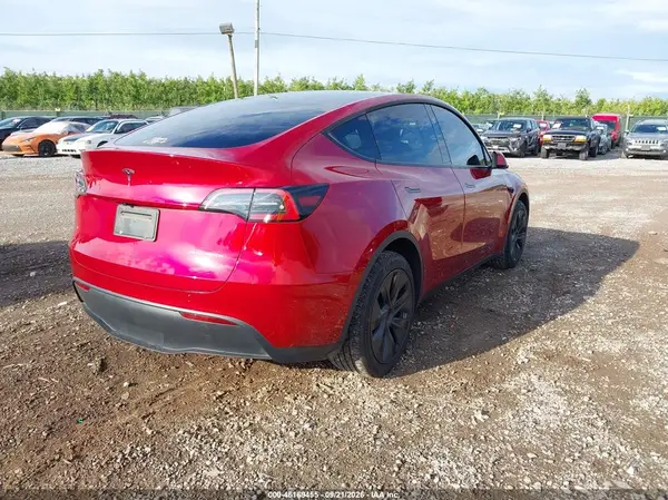 7SAYGDEE6SF285840 — 2025 Tesla Model Y, фото 4 с аукциона IAAI, Передняя часть справа