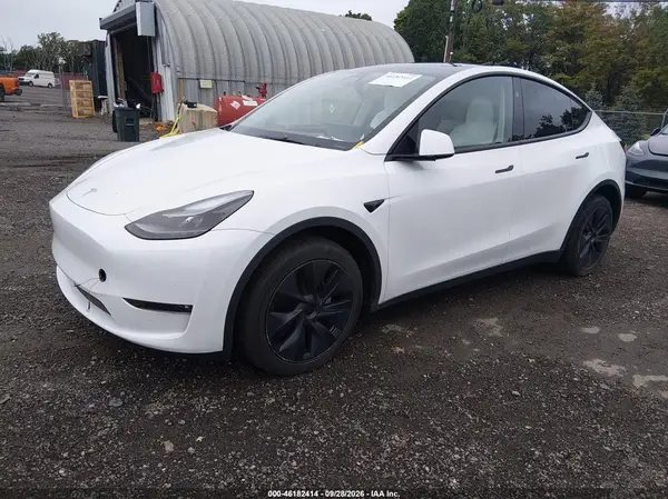 7SAYGDEE7SF241751 — 2025 Tesla Model Y, photo 2 from IAAI 09.10.2026, Flood